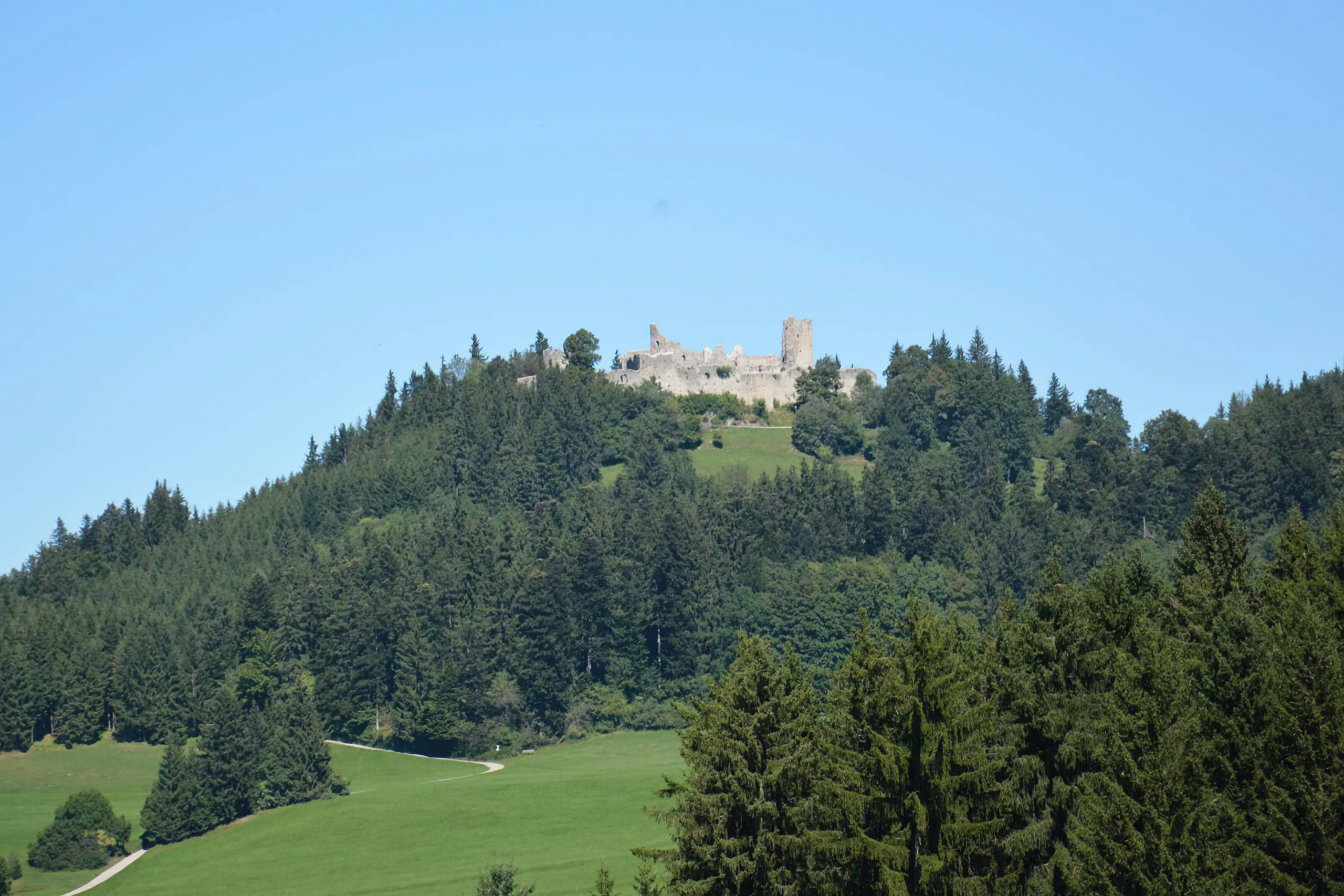 Las ruinas de Hohenfreyberg y Eisenberg
